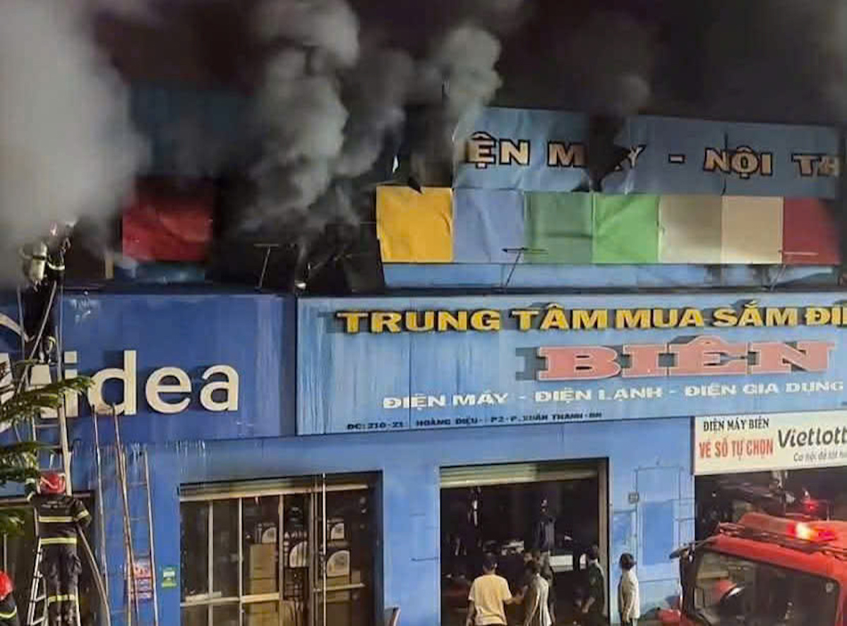 Cháy trung tâm mua sắm điện máy, hai mẹ con t:ử- vong cận Tết