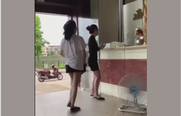 C:ă:ng đ:e’t: vk dùng đjện thoại của ck hẹn be’ 3 va`o nn và cái kết…