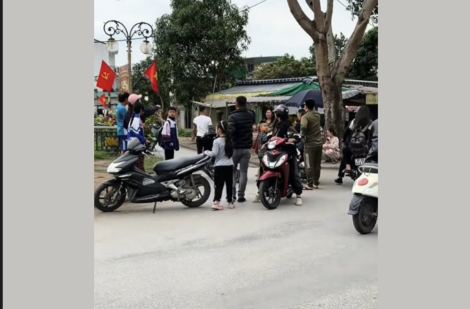 Nghệ An: Đang ngồi uống cà phê trên đường ở TP Vinh cũ, người đàn ông b! một thanh niên ch::ạy vào 🔪🔪 🥶