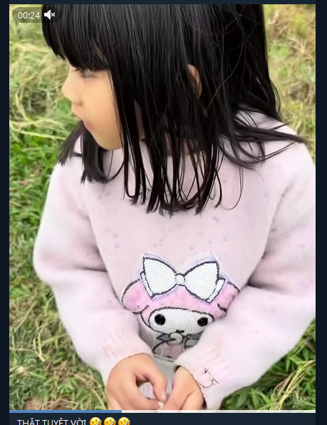 NÓNG .!!! Về quê chơi, Cháu gái bất ngờ nhặt được cục V……g !!!!!!