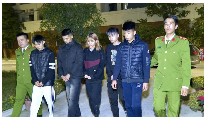 1 tiktoker hơn 300k follower cùng nhóm bạn 👊 và 1 thanh niên TV