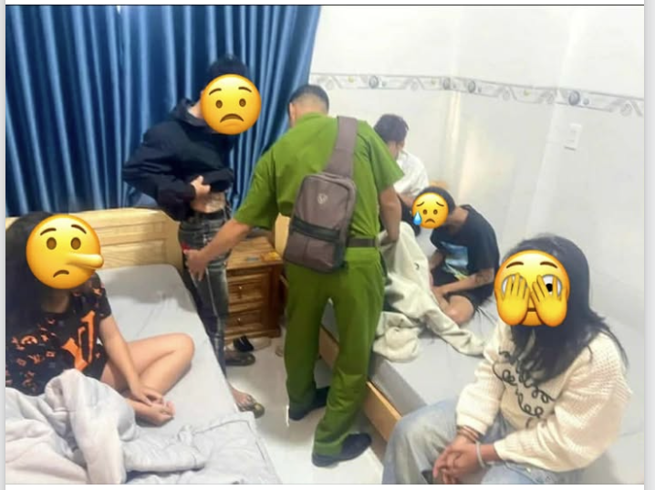 ❗️ Chào mẹ con đi: Công an bất ngờ kiểm tra hành chính 1 nhà nghỉ trên địa bàn thì phát hiện 3 thanh niên cùng 2 cka’u ga’j sn 2k12 và 2k13 vừa từ a đến á xong. Thôi bye bye 3 cka’u zai nhé 🥲👇