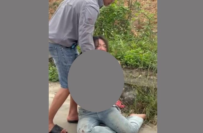 😡H0T nhất lúc này. Khổ thân em gái, 8/3 nta có hoa có quà, còn em thì…😨😰