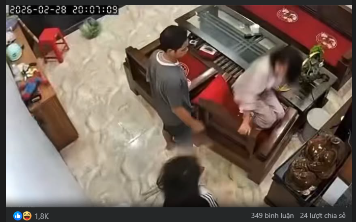 Hai chị em gái 👊 nhau như k:ẻ th::ù. Ông bố bất lực đứng nhìn, k the`m can luôn 🥹