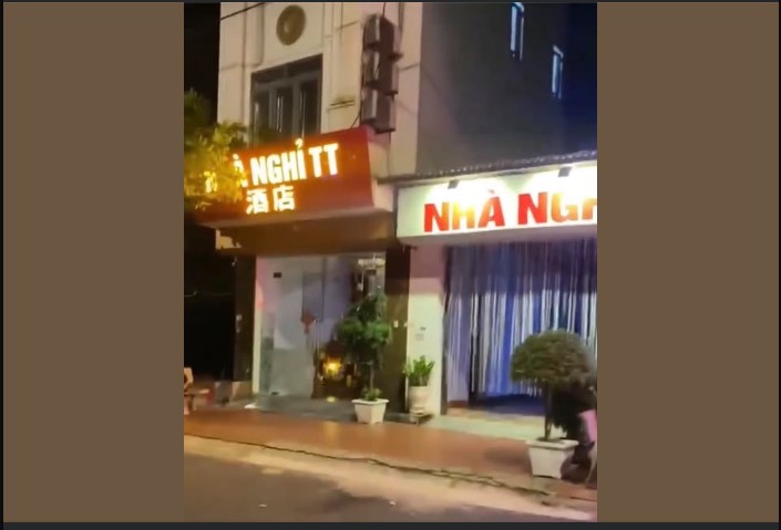 ❗️ Khổ thân thanh niên Bắc Ninh hiền khô 🥲 đang đi làm thì bạn gọi bảo thấy vk m vào n2, phi về xem thì thấy xe vk mà gọi vk k xuống, chỉ biết ghi lại vid, 🥲 vid dưới cmt 👇🏻